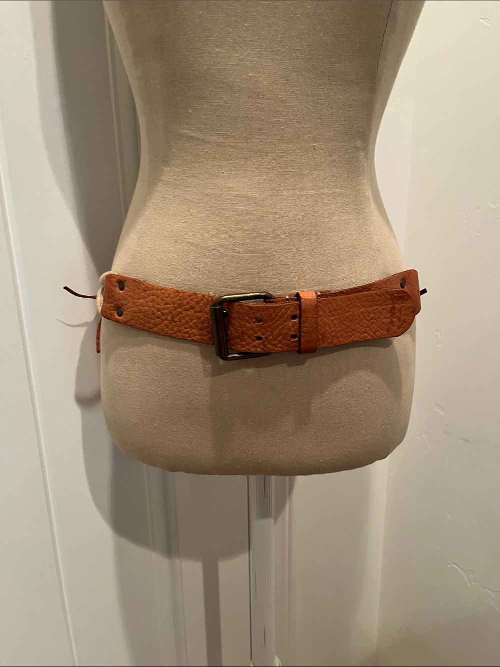 Aridza Bross Textured Leather Waist Belt in Brown